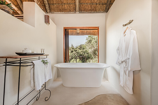 Amakhala-Bekela-Lodge-luxury-suite-1