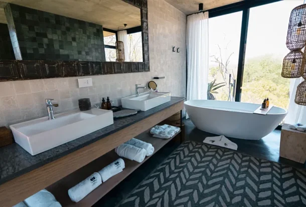 Klaserie Drift River View Villa 5.jpg