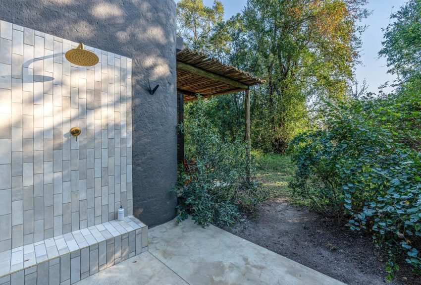 Luxury Suite Outdoor Shower