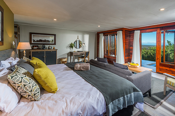 kariega-game-reserve-ukhozi-lodge_3-1