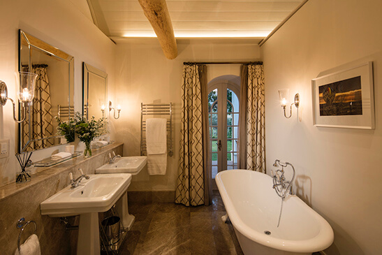 Leeu-Estates-Cellar-Cottage-Executive-suite-with-Terrace-6