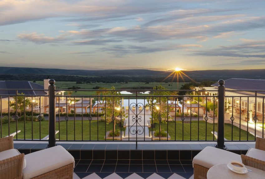 Long Lee Manor Suite 3